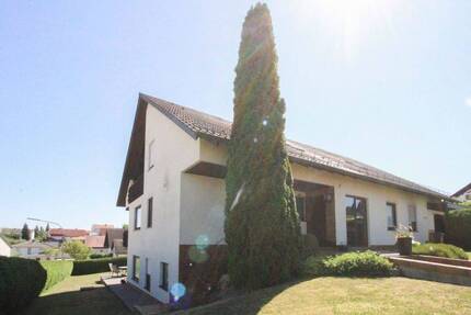 Gepflegtes Einfamilienhaus mit Einliegerwohnung, großem Garten in ruhiger idyllischer Sackgassenlage 1 zimmer