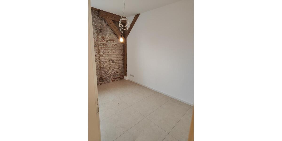 Erdgeschoßwohnung Güstrow - 5 Zimmer, 140 m&sup2;, 1.400&euro; | Angebot:26381991