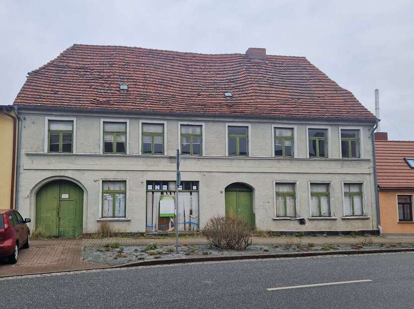 Haus zum Kaufen in Tessin 65.000 € 220 m²