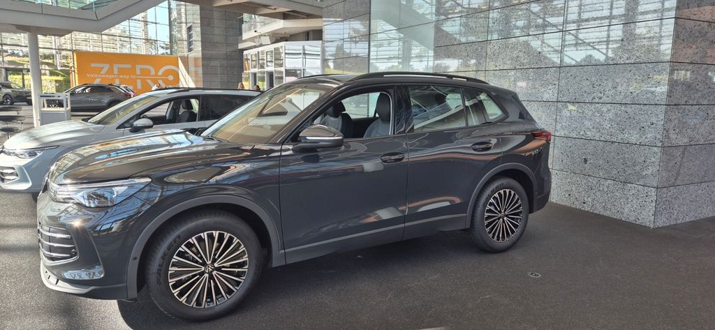 VW Tiguan 7.499 km 31.999 &euro; Sassenburg 38524