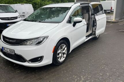 Chrysler Pacifica 136.000 km 17.990 &euro; Borchen 33178