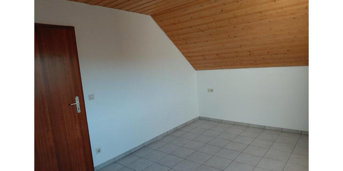 Dachgeschoßwohnung Aalen Dewangen - 2.5 Zimmer, 71 m&sup2;, 568&euro; | Angebot:26181769