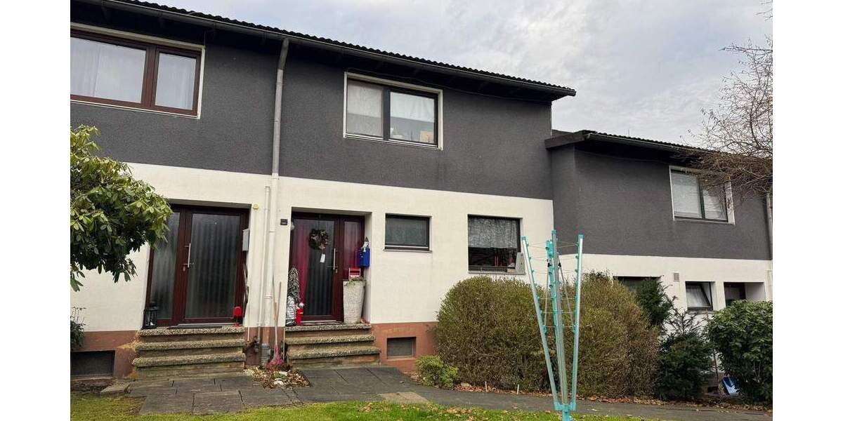 *Gemütliches Reihenhaus mit Garage u. 2 Balkonen in gefragter Wohngegend* 5 zimmer