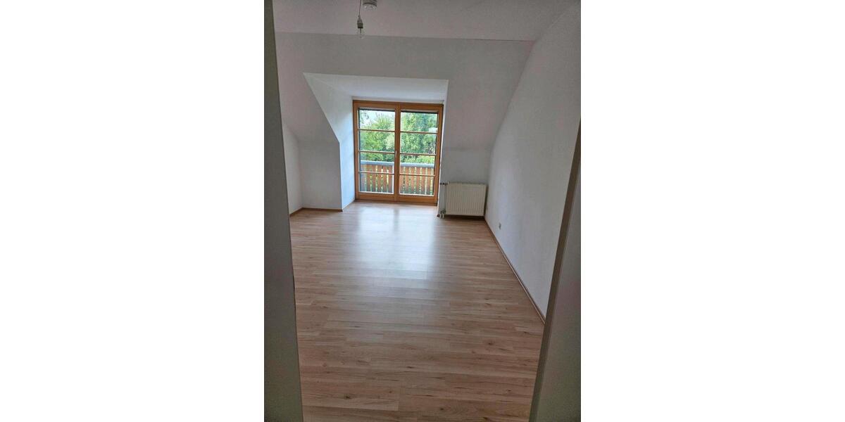 Dachgeschoßwohnung Schwandorf - 3 Zimmer, 94 m&sup2;, 250.000&euro; | Angebot:26806224