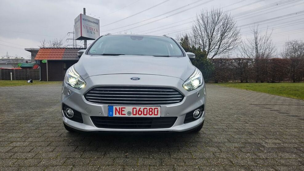 Ford S-Max 125.000 km 13.900 € Neuss OT Barbaraviertel 41460