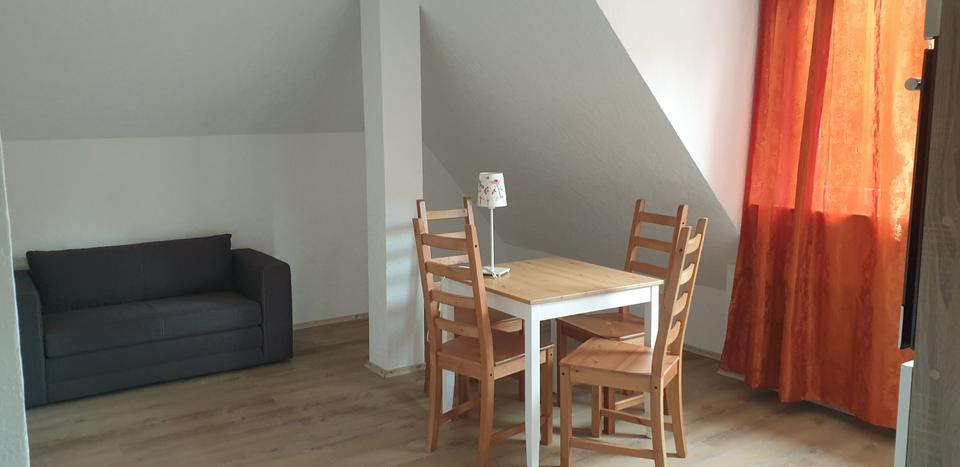 Dachgeschoßwohnung Berlin Reinickendorf - 2 Zimmer, 45 m&sup2;, 1.200&euro; | Angebot:25477896