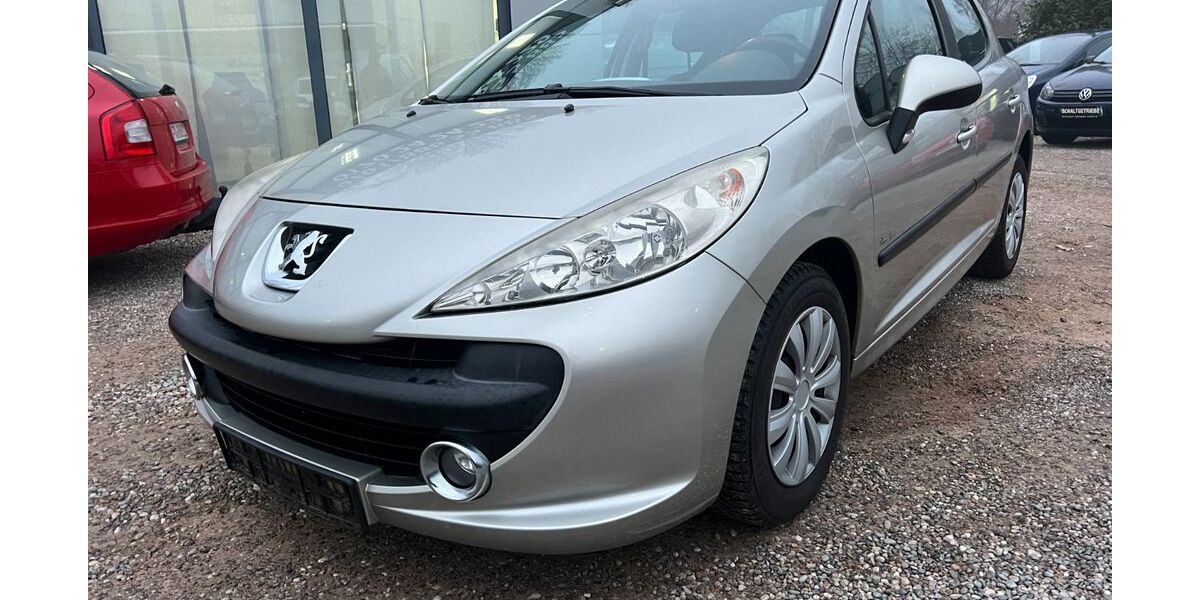 Peugeot 207 140.000 km 2.700 &euro; Freiburg im Breisgau 79108