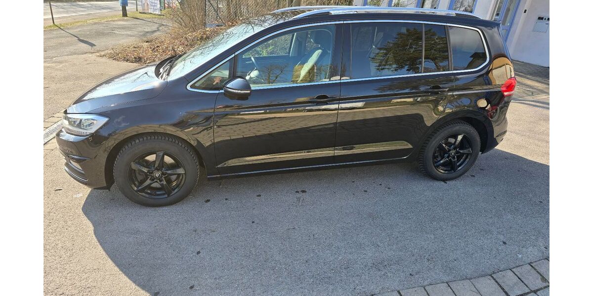 VW Touran 71.500 km 22.999 &euro; Uffenheim 97215