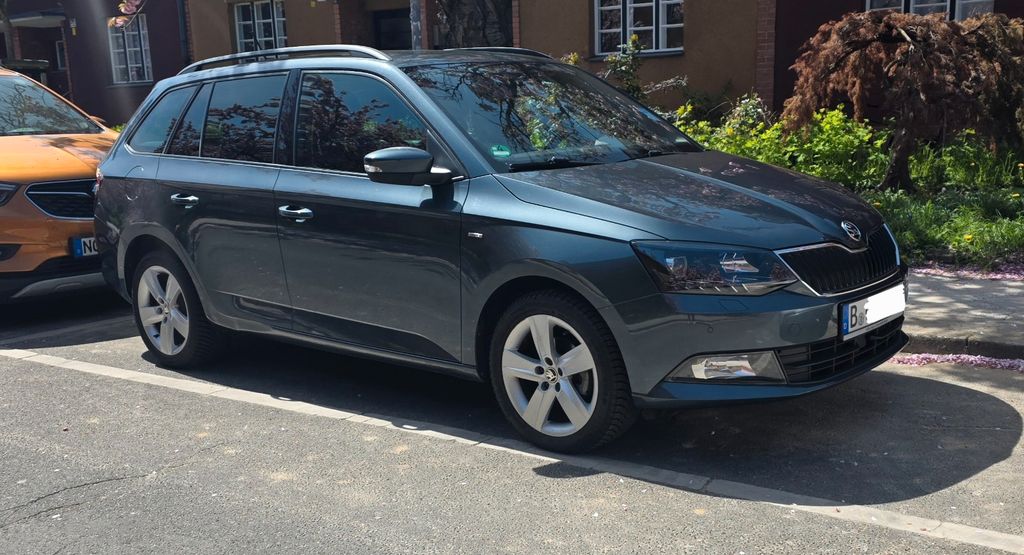 Skoda Fabia 31.860 km 12.500 &euro; Berlin 12359