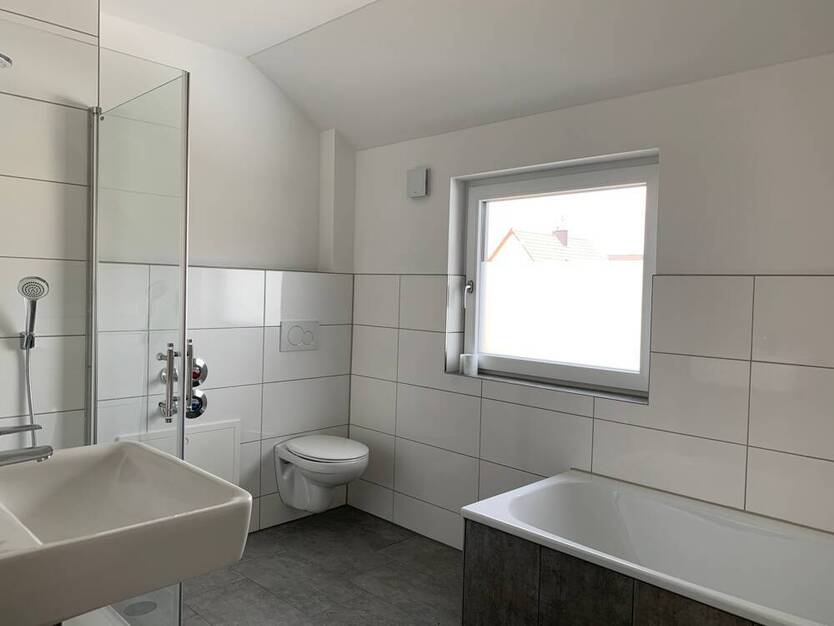 KNIPFER`S ImmobilieNSCHÄTZE - Elegante DachWohnung in sehr ruhiger Wohnlage zur Miete!