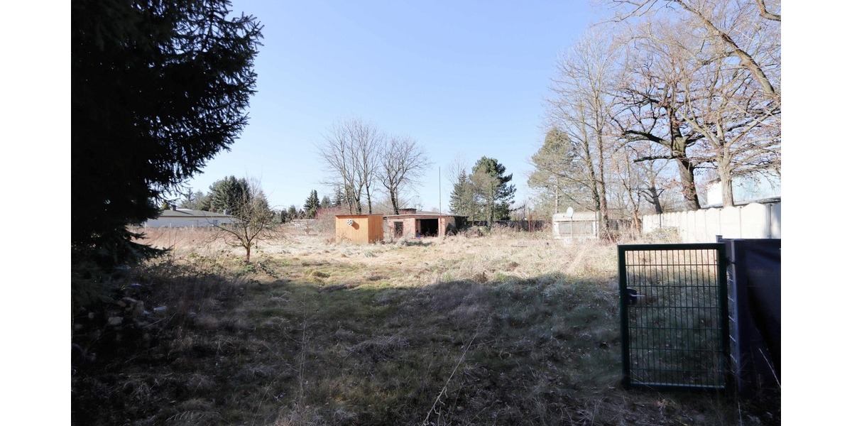 Großer Garten - voll umzäunt - Strom liegt an zimmer