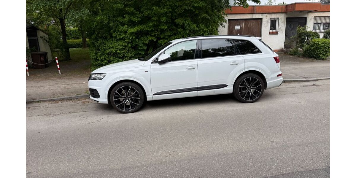 Audi Q7 189.500 km 32.999 &euro; München 81673