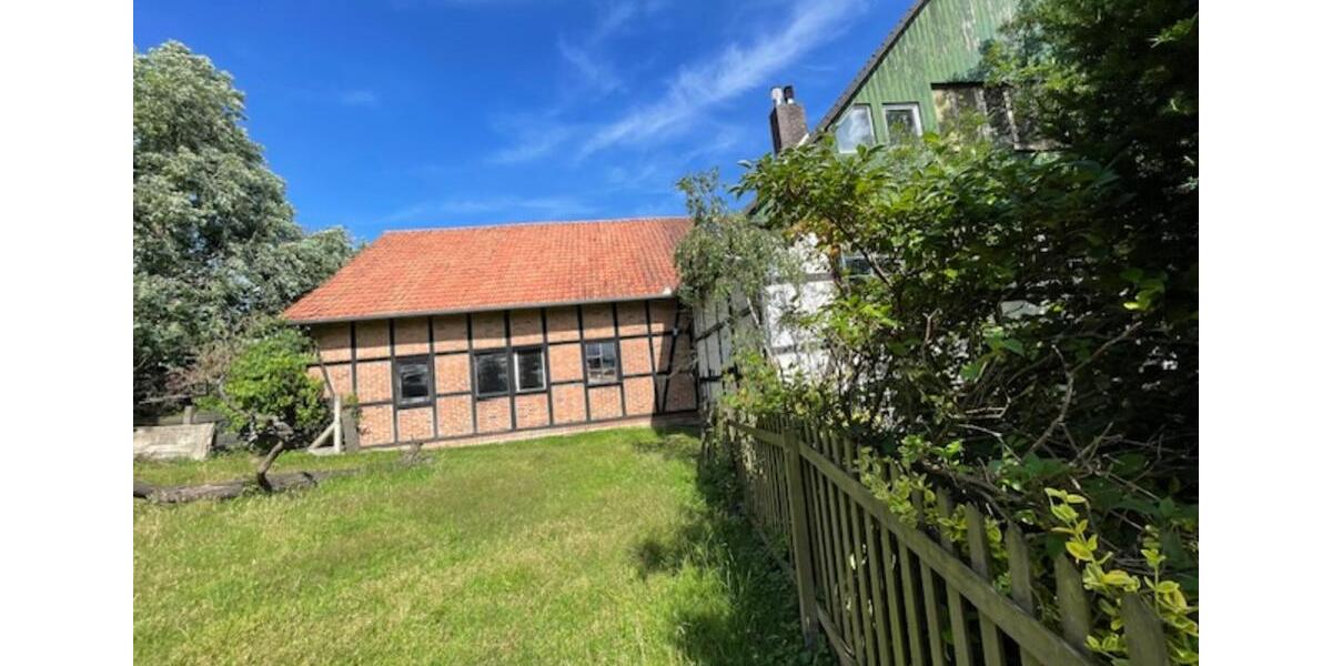 Einfamilienhaus Bad Arolsen - 6 Zimmer, 350 m&sup2;, 195.000&euro; | Angebot:24253552
