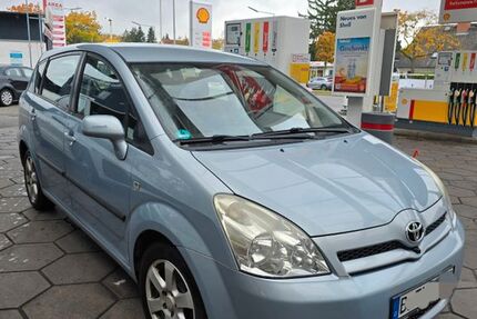 Toyota Corolla Verso 185.000 km 4.750 € Berlin 12279