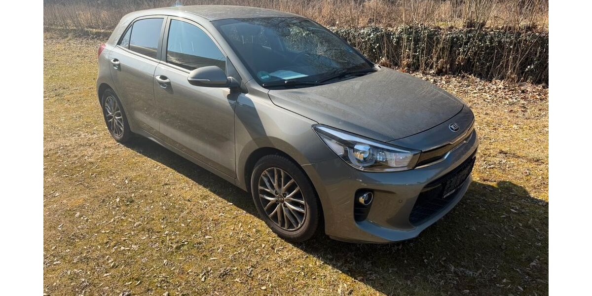 Kia Rio 54.749 km 11.590 &euro; Altenburg 04600