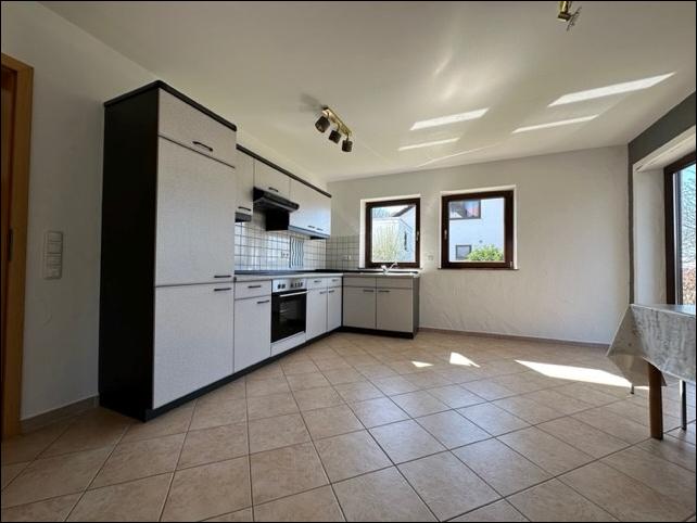 Einfamilienhaus Mömbris - 8 Zimmer, 350 m&sup2;, 2.700&euro; | Angebot:26367496