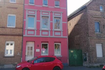 Altbau mit Nebengebäude und Garten in Endenich