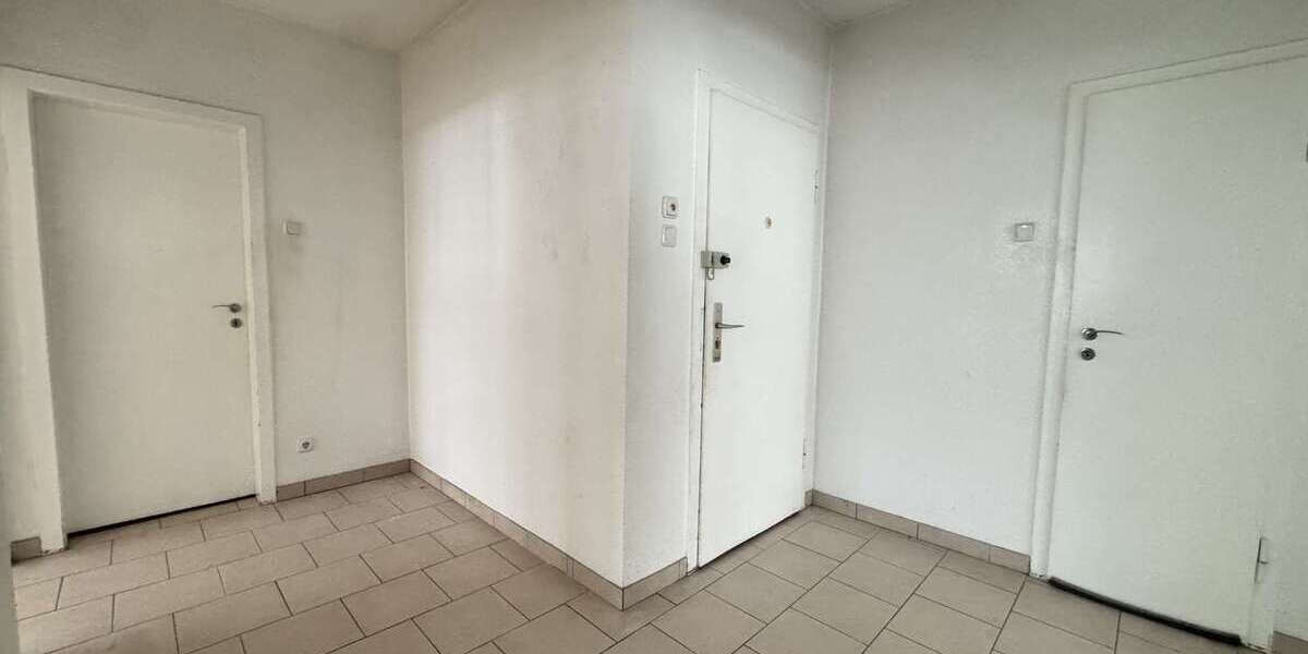 Helle 3,5-Zimmer-Wohnung mit Garage, Kellerraum und Dachboden-Stauraum - Erdgeschoßwohnung Essen Stadtbezirk III | Angebot:26691538