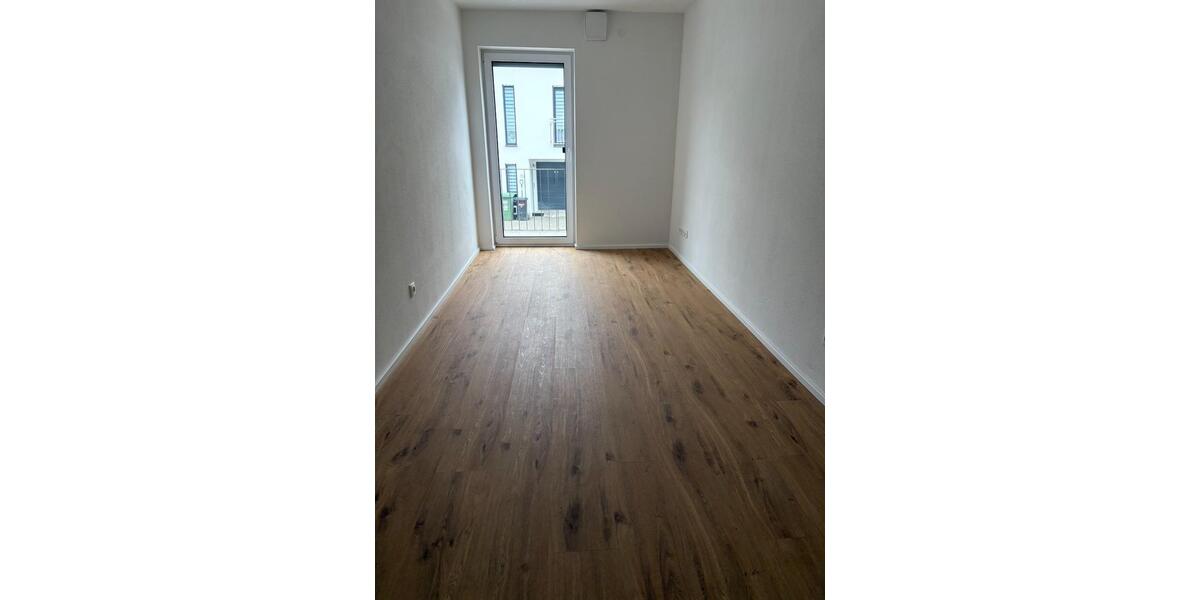 Reihenhaus Neutraubling - 5 Zimmer, 150 m&sup2;, 1.900&euro; | Angebot:24915467