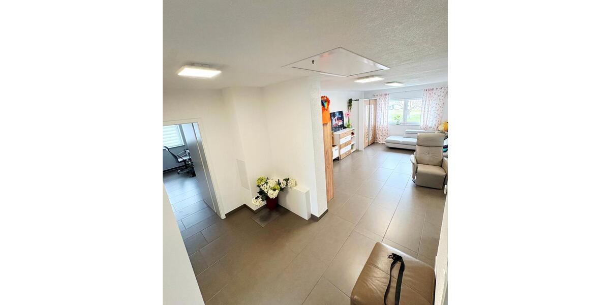 Etagenwohnung Wörth am Rhein - 5 Zimmer, 198 m&sup2;, 1.980&euro; | Angebot:26700500