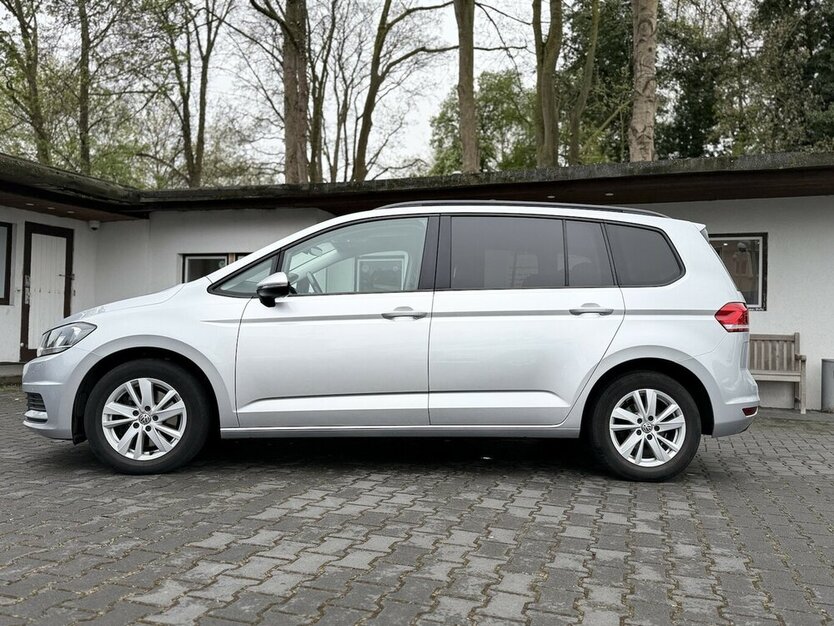 VW Touran 7 Sitze / Automatik / AHK / 1. Hd / Navi 110.000 km 24.490 € Mönchengladbach 41066