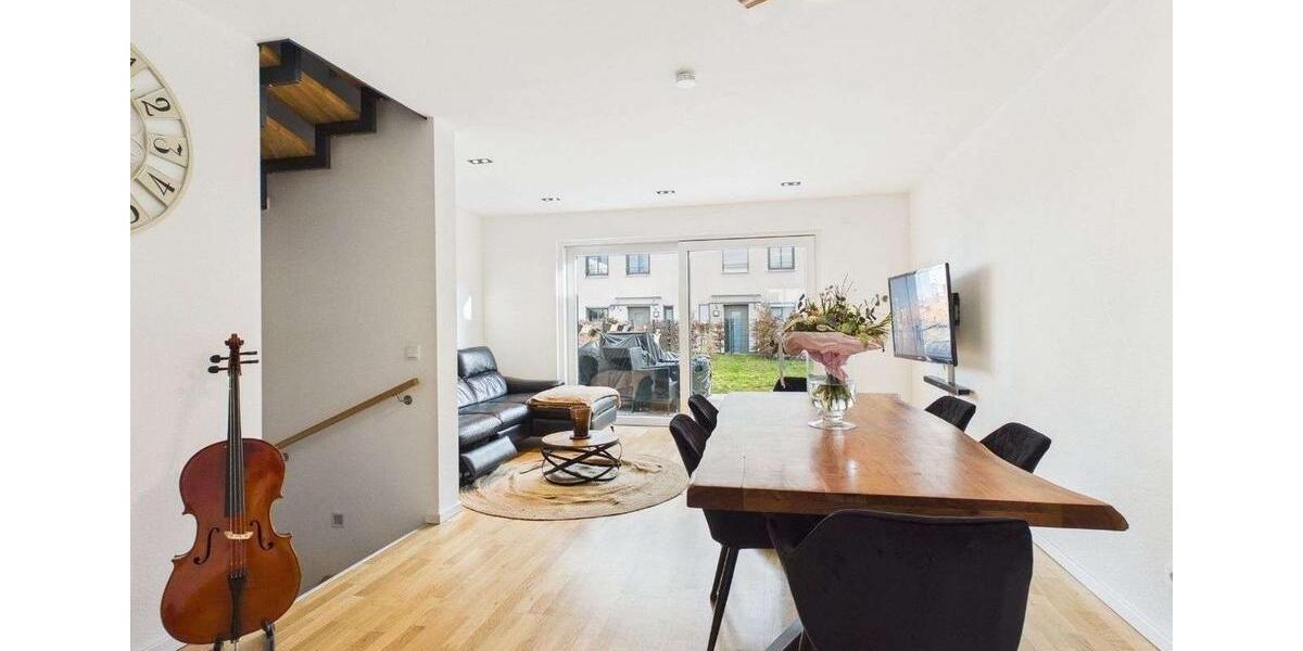 Reihenhaus Regensburg Brandlberg - 4.5 Zimmer, 120 m&sup2;, 1.800&euro; | Angebot:25406123