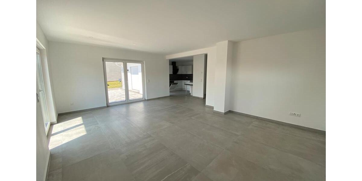 Einfamilienhaus Hohenroth - 5 Zimmer, 137 m&sup2;, 1.450&euro; | Angebot:26462337