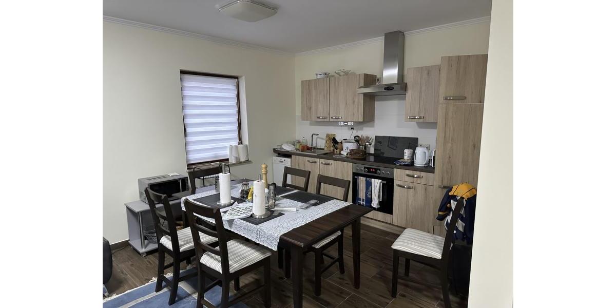 ObjNr:19649 - Freistehendes Zweifamilienhaus mit großem Grundstück und Garage 8 zimmer