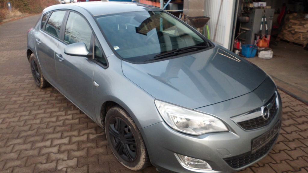 Opel Astra 228.000 km 2.700 &euro; Arnstadt / OT Dornheim 99310