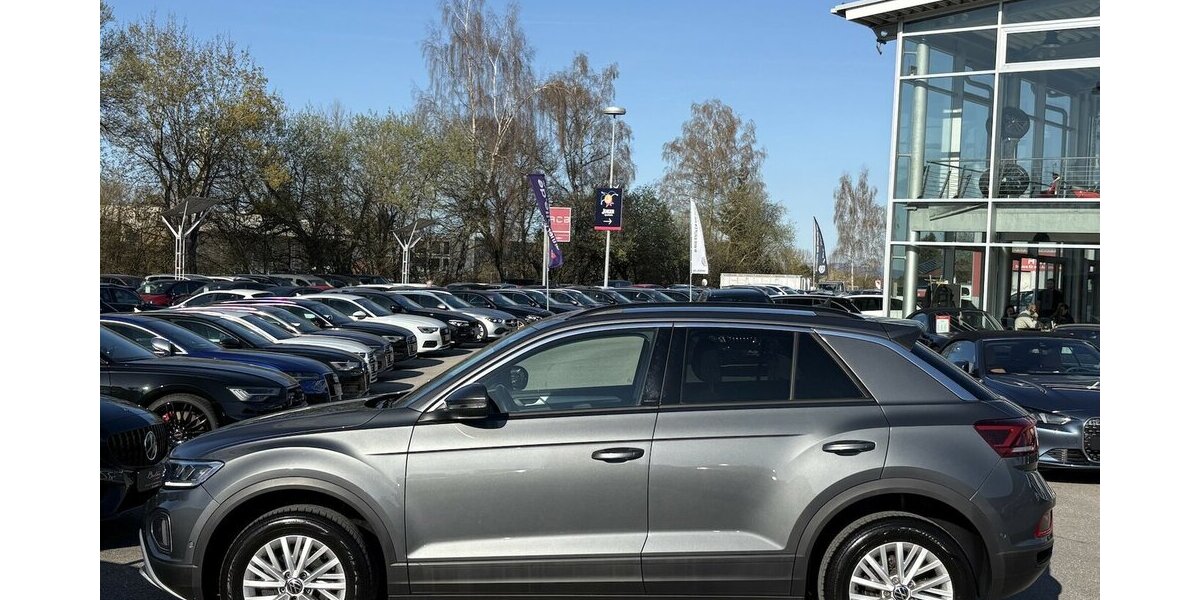 VW T-Roc 1.5 TSI Life CARPLAY/NAVI/SPURHALT/SHZ/DAB 52.096 km 19.800 &euro; Villingen-Schwenningen 78054