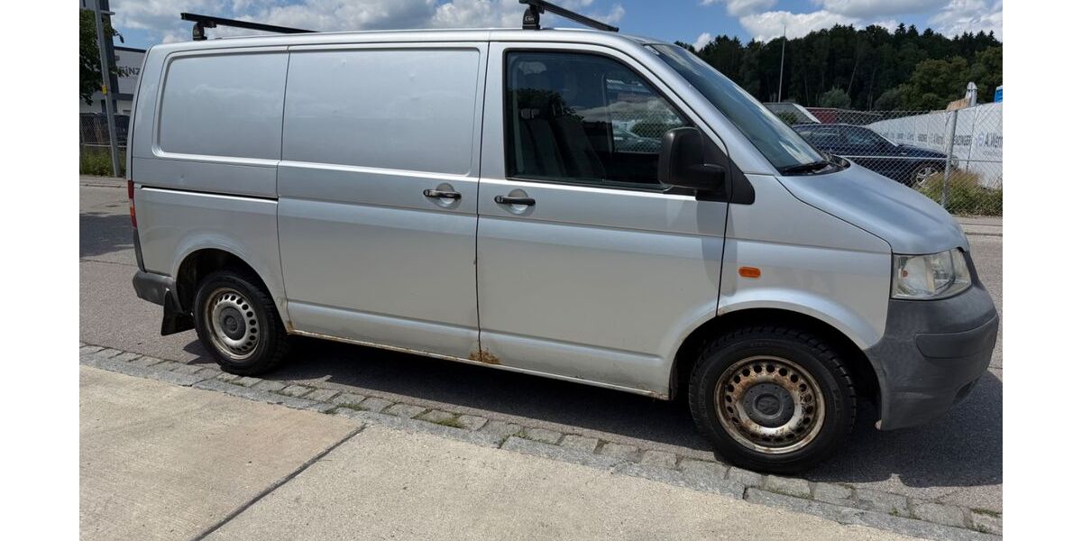VW T5 Transporter 266.000 km 1.900 &euro; Rosenheim 83026