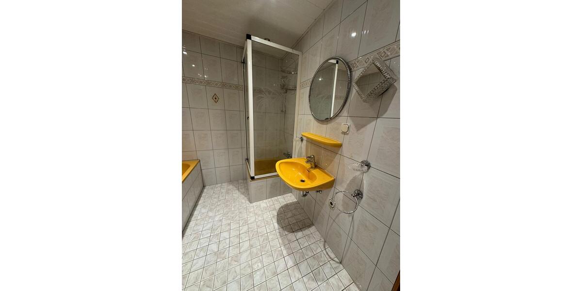 Etagenwohnung Föhren - 8 Zimmer, 224 m&sup2;, 1.600&euro; | Angebot:25553198