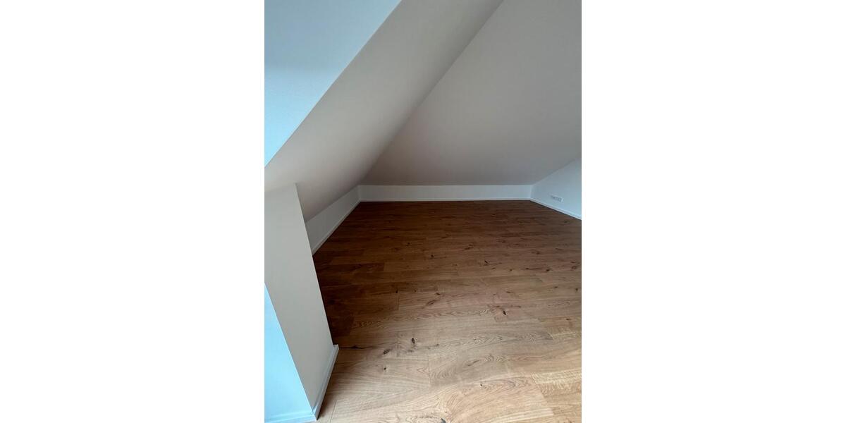 Dachgeschoßwohnung Nickenich - 4 Zimmer, 112 m&sup2;, 1.160&euro; | Angebot:25056591