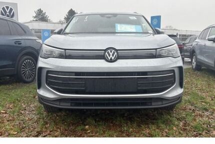 VW Tiguan 1.500 km 35.890 € Heide 25746