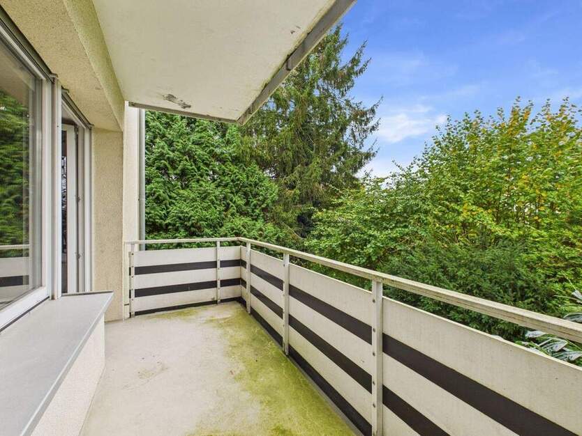 Helles Wohngefühl: Erdgeschosswohnung mit großzügigen Fensterfronten, Balkon und Stellplatz 2 zimmer