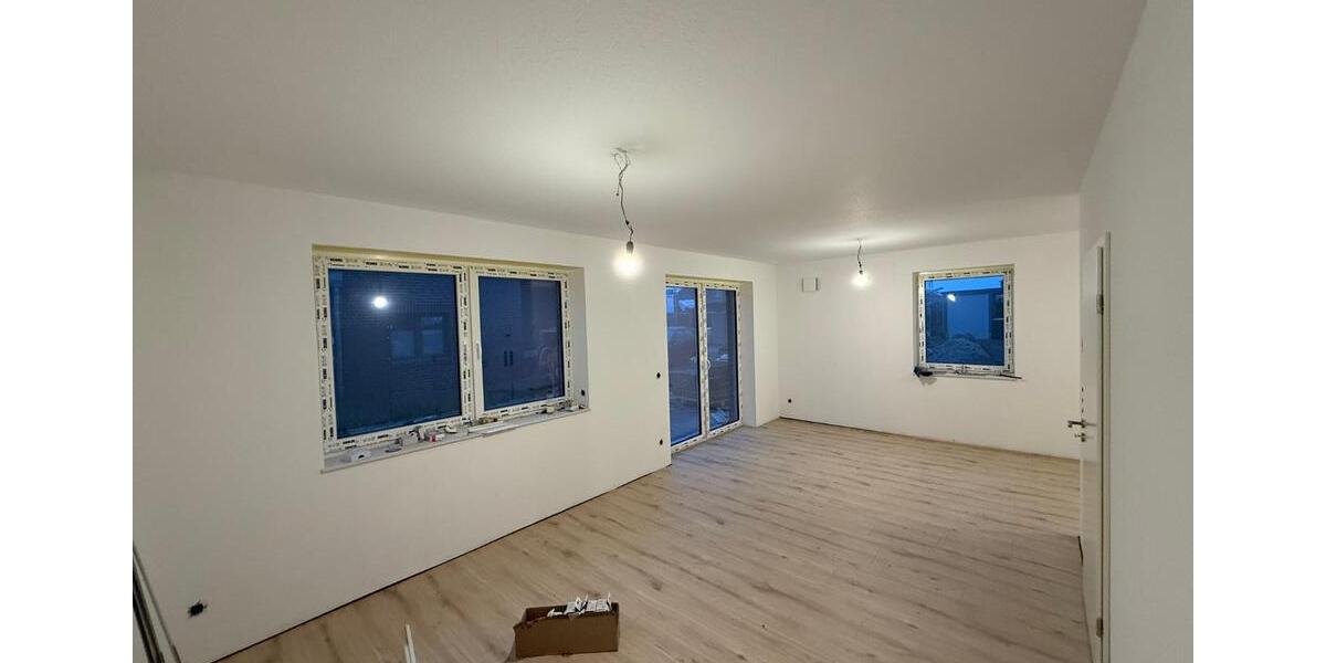 DHH rechts in Bahnhofsnähe Augustfehn Erstbezug 5 zimmer