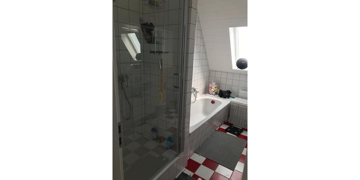 Dachgeschoßwohnung Buxtehude - 4 Zimmer, 95 m&sup2;, 750&euro; | Angebot:25045270