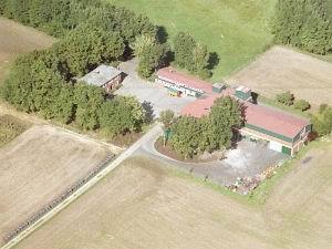 Moderner Gutshof mit massiven Nebengebäuden 14 zimmer