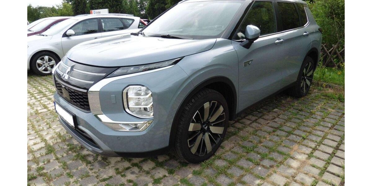 Mitsubishi Outlander 15.000 km 41.700 &euro; Goerlitz 02828