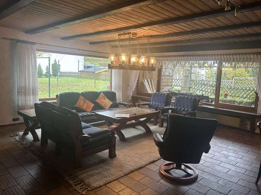 Haus zum Kaufen in Niederdielfen 249.000 € 264 m² 7 zimmer