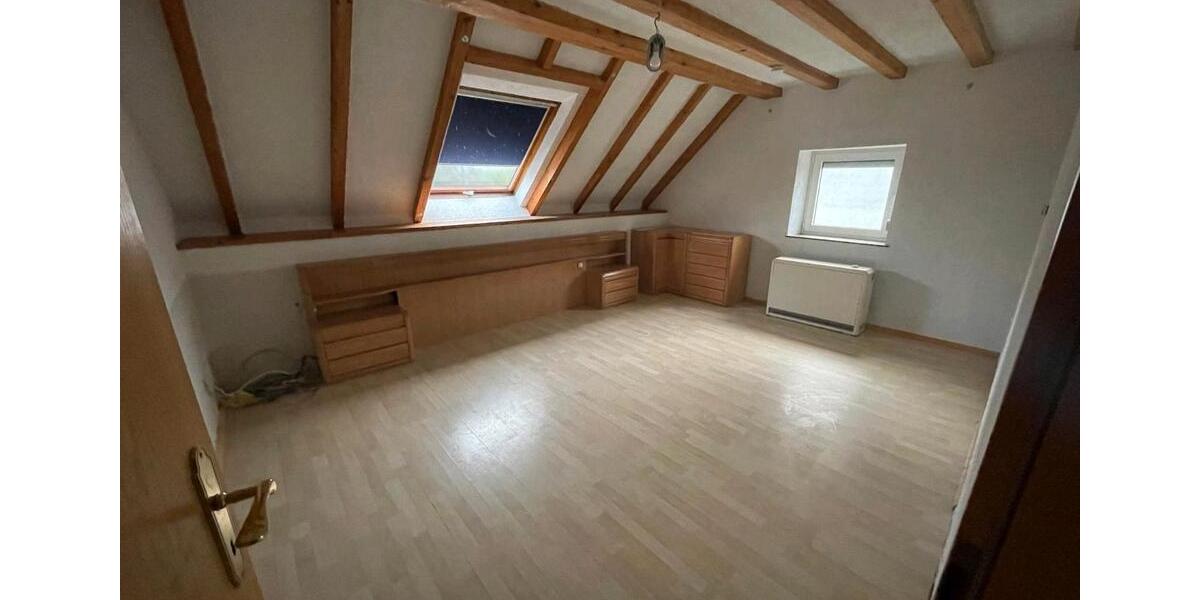 Dachgeschoßwohnung Blieskastel - 4.5 Zimmer, 120 m&sup2;, 750&euro; | Angebot:26665692