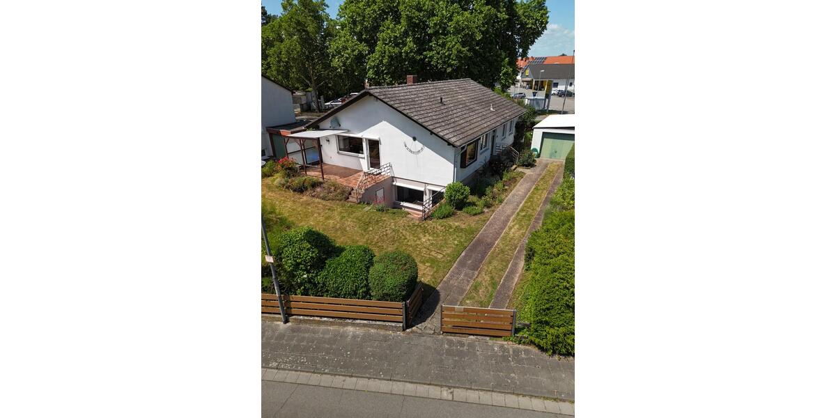 Einfamilienhaus mit großzügigem Garten, Schwimmbad und Garage 5 zimmer