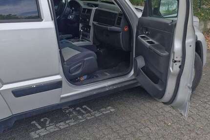 Jeep Cherokee 164.000 km 5.800 &euro; FRANKFURT 60435