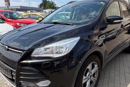 Ford Kuga 76.000 km 6.400 &euro; Büdingen 63654