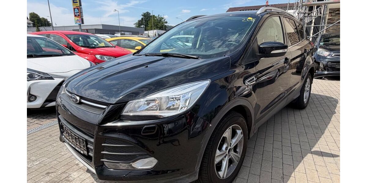 Ford Kuga 76.000 km 6.400 &euro; Büdingen 63654