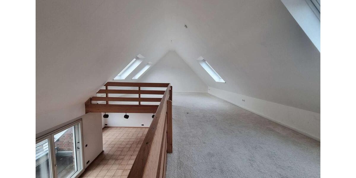 Dachgeschoßwohnung Cuxhaven - 2.5 Zimmer, 135 m&sup2;, 949&euro; | Angebot:26004700