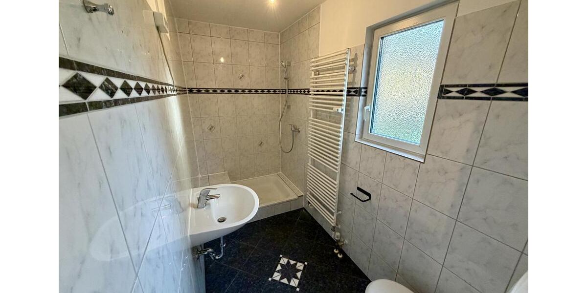 Renovierte 2-Zimmer-Erdgeschosswohnung zu vermieten. 2 zimmer