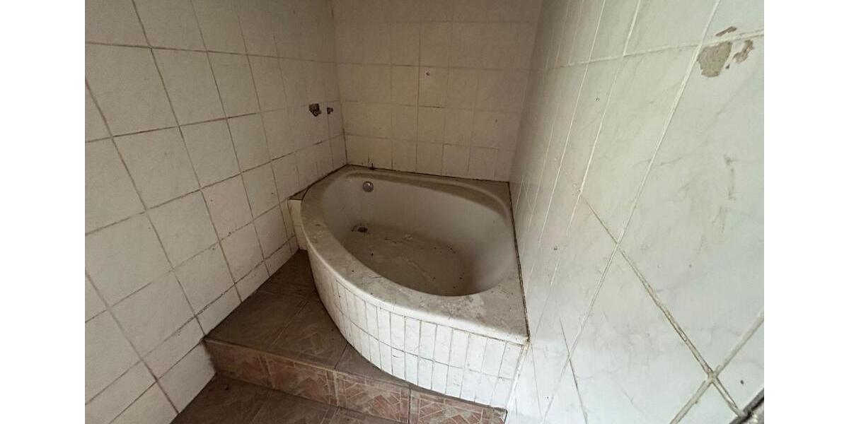 HAUS MIT SCHEUNE südlich von BERLIN 4 zimmer