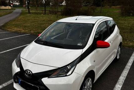 Toyota Aygo (X) 87.000 km 8.300 &euro; Schaafheim 64850