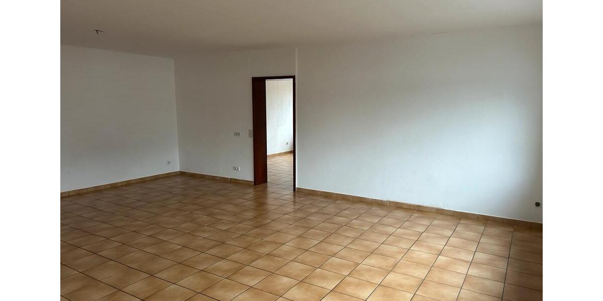 3 ZKB Wohnung *laufende Sanierungsarbeiten* 5 zimmer